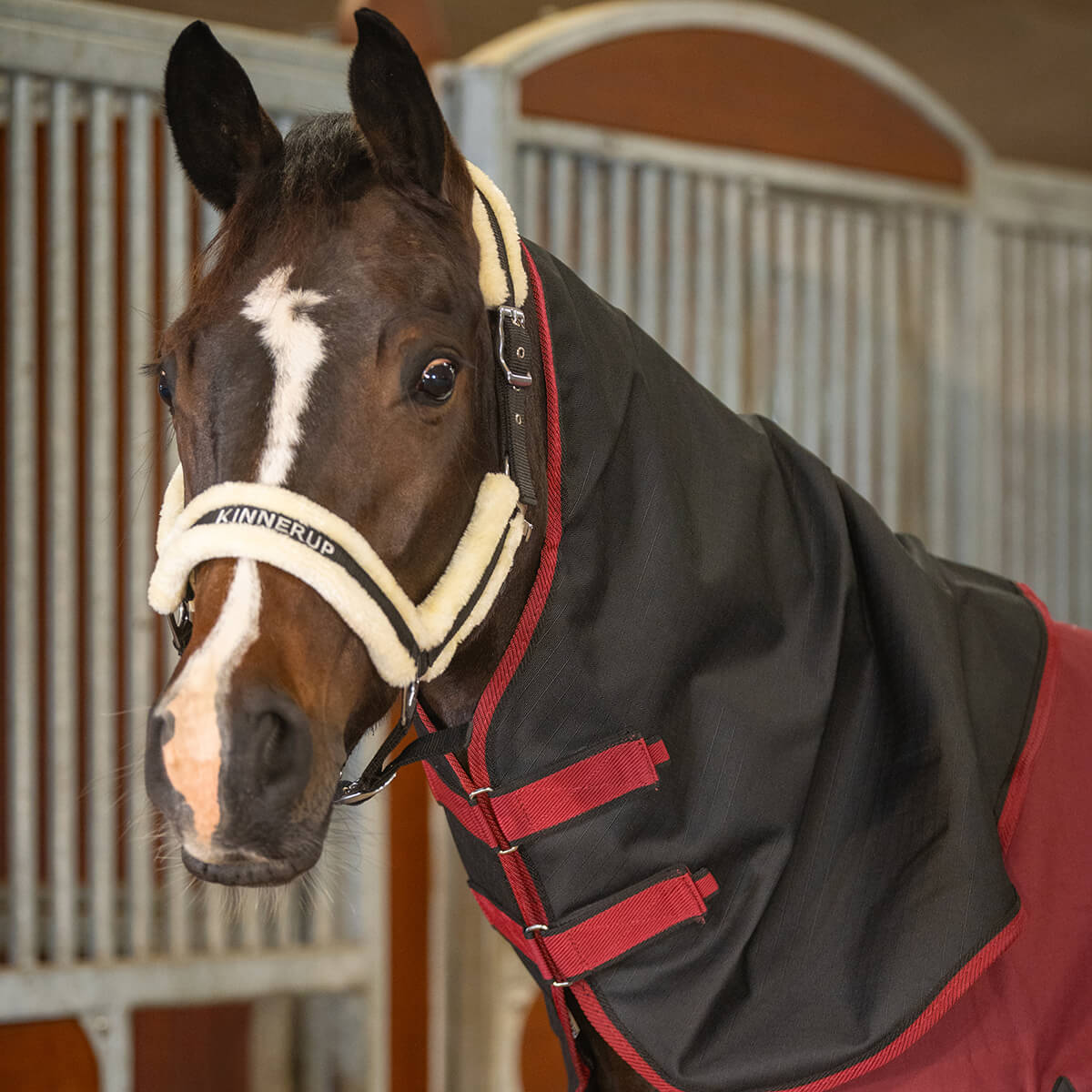 Kinnerup Supreme Extreme hals 0G 1680DN | Sort m. bordeaux