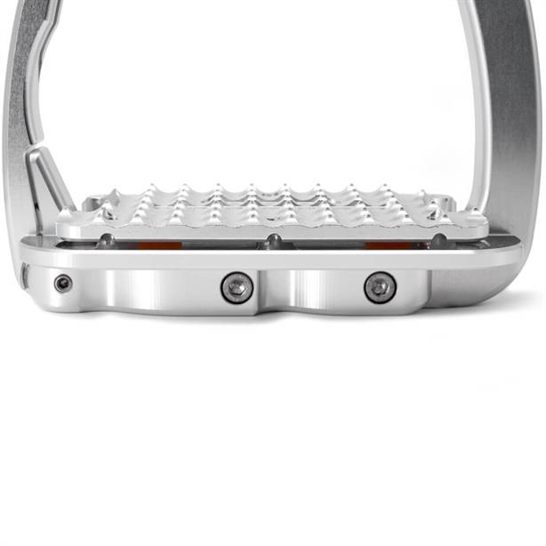 01 152350186 01 tech stirrups venice plus dressur sølv