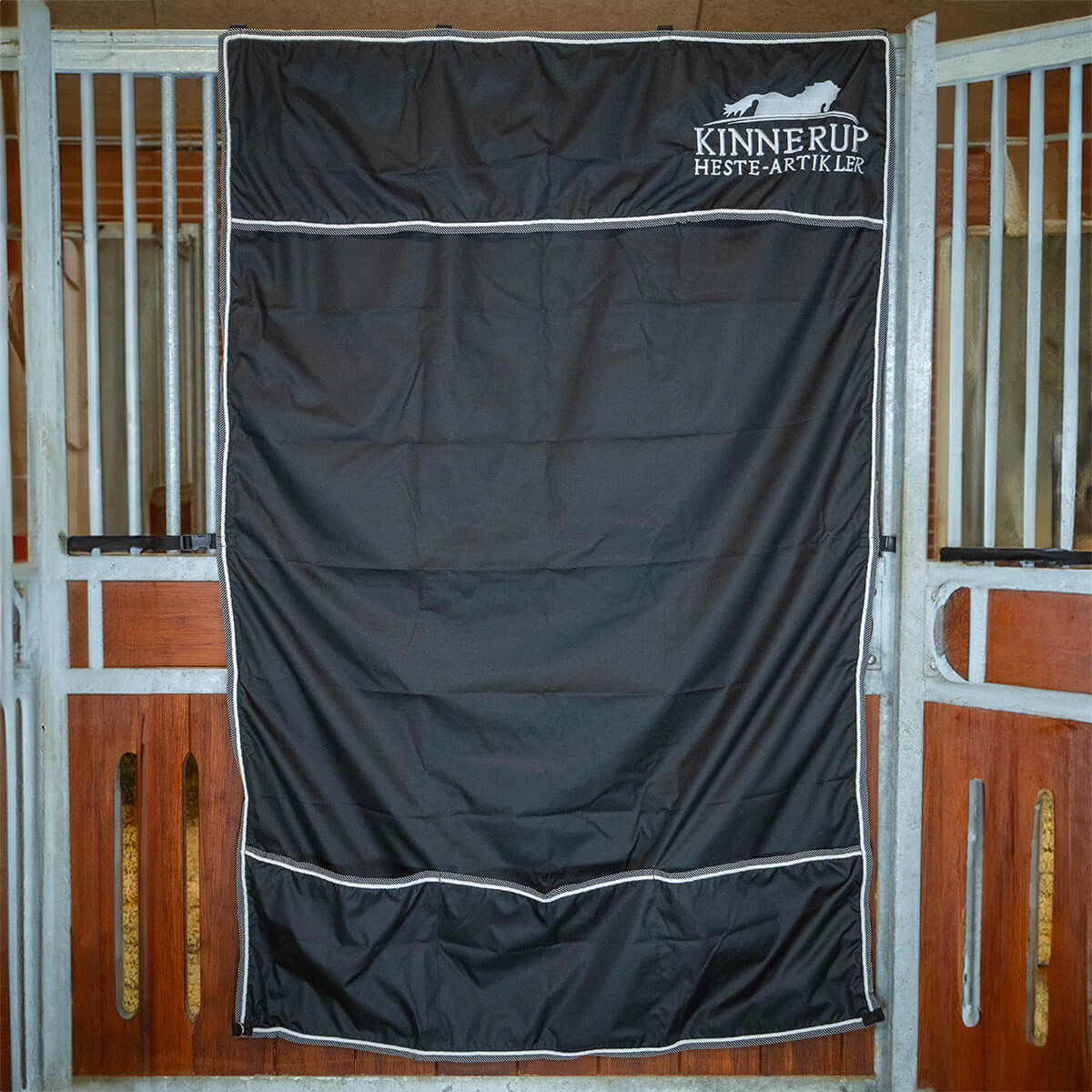 Kinnerup Boksgardin | Sort m. hvid str. 200x130 cm