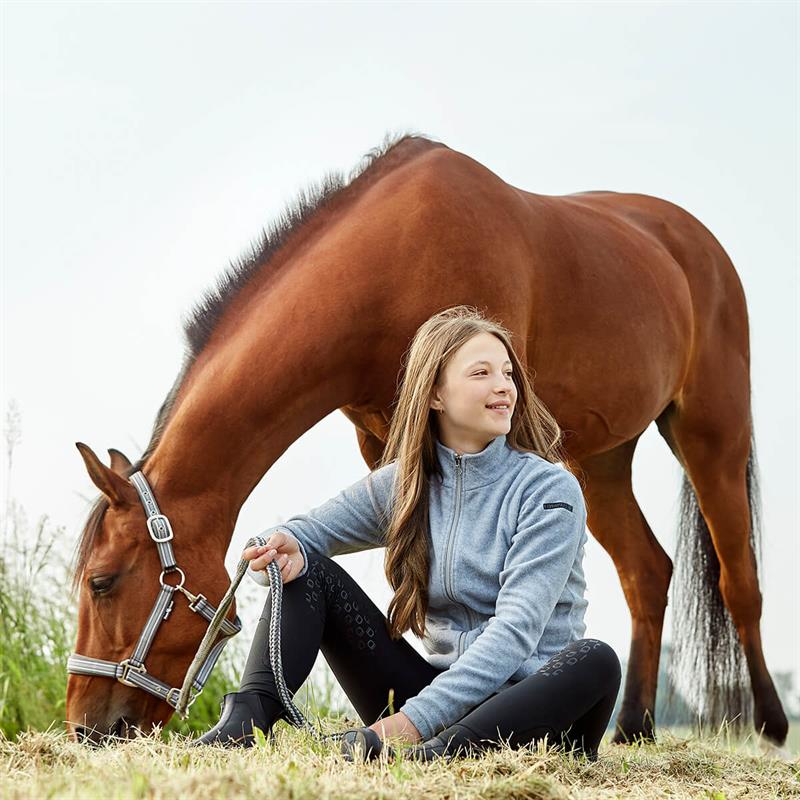 01 V 152370054 02 horse guard grime