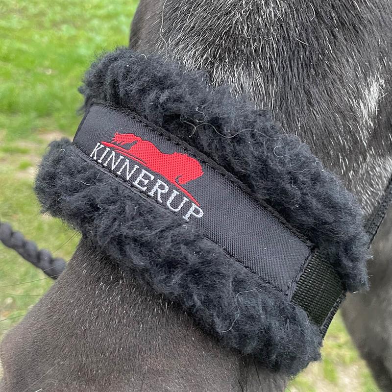 01 V 152370621 01 kinnerup fake fur sort