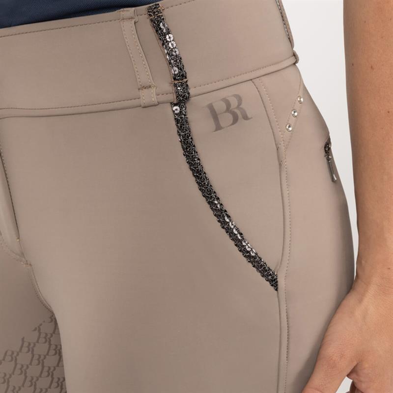 01 V 16371549 01 BR Carla ridebukser fuld grip